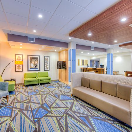 Holiday Inn Express & Suites - Remington By Ihg Exterior foto