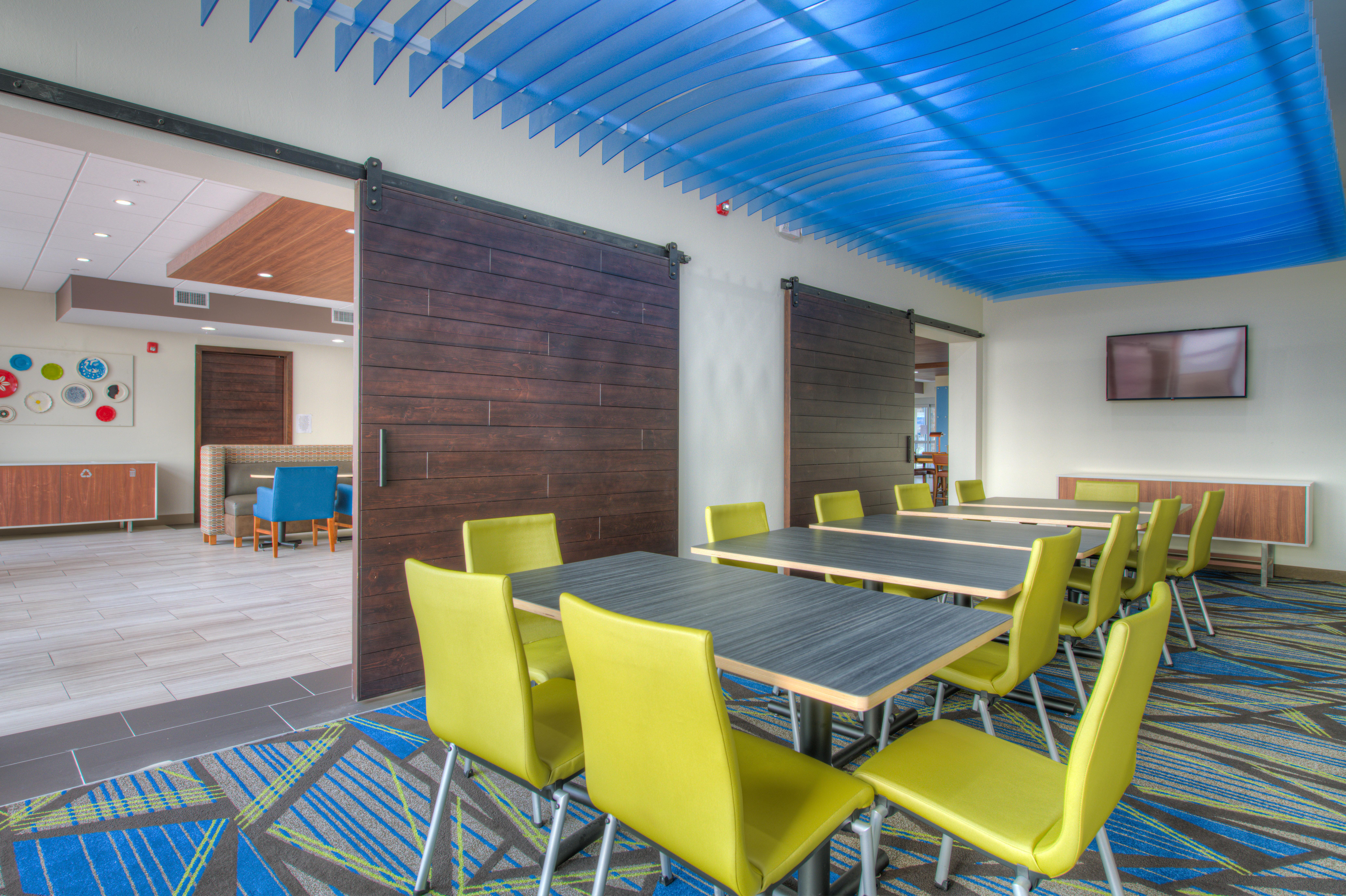 Holiday Inn Express & Suites - Remington By Ihg Exterior foto