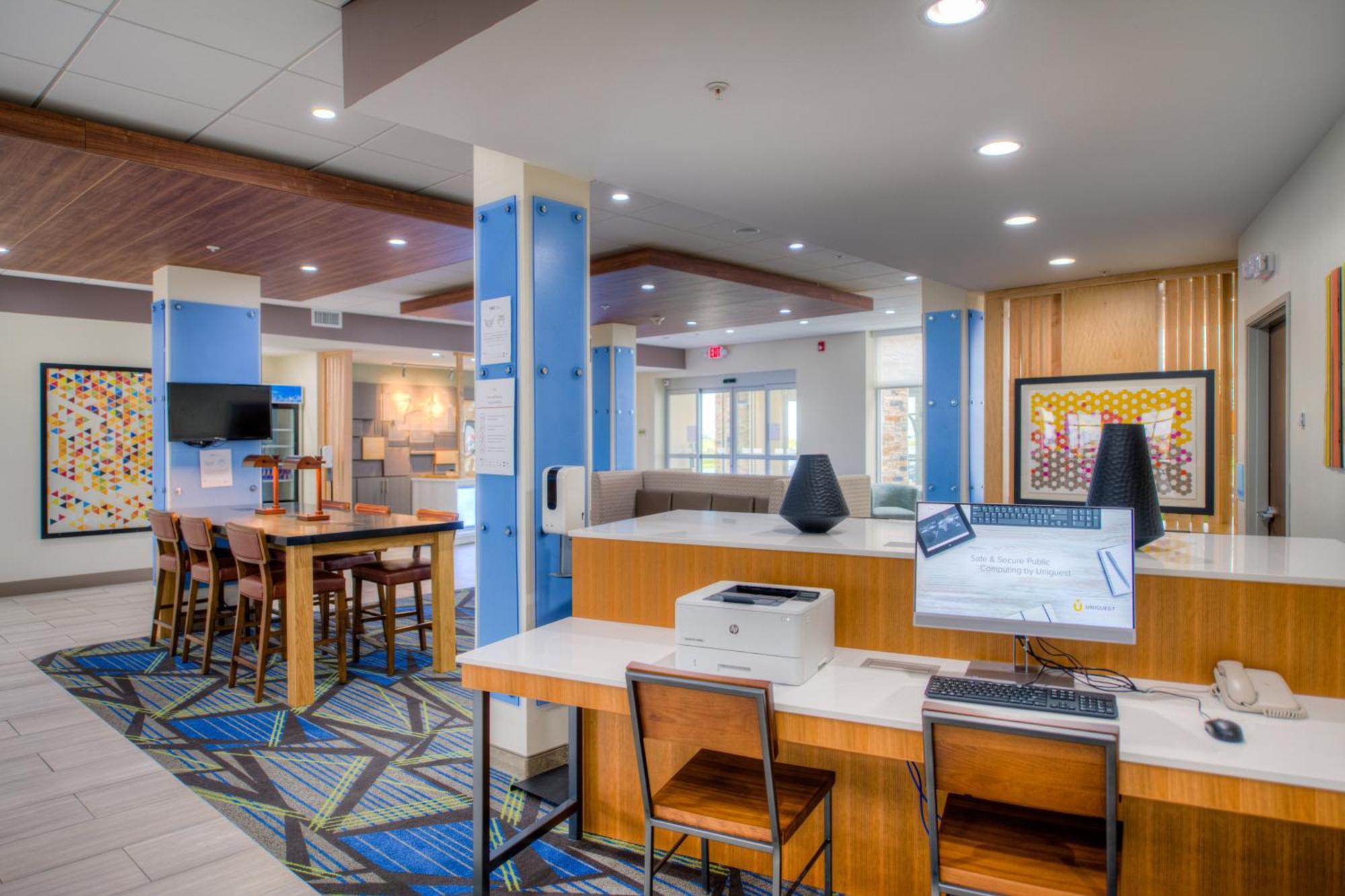 Holiday Inn Express & Suites - Remington By Ihg Exterior foto
