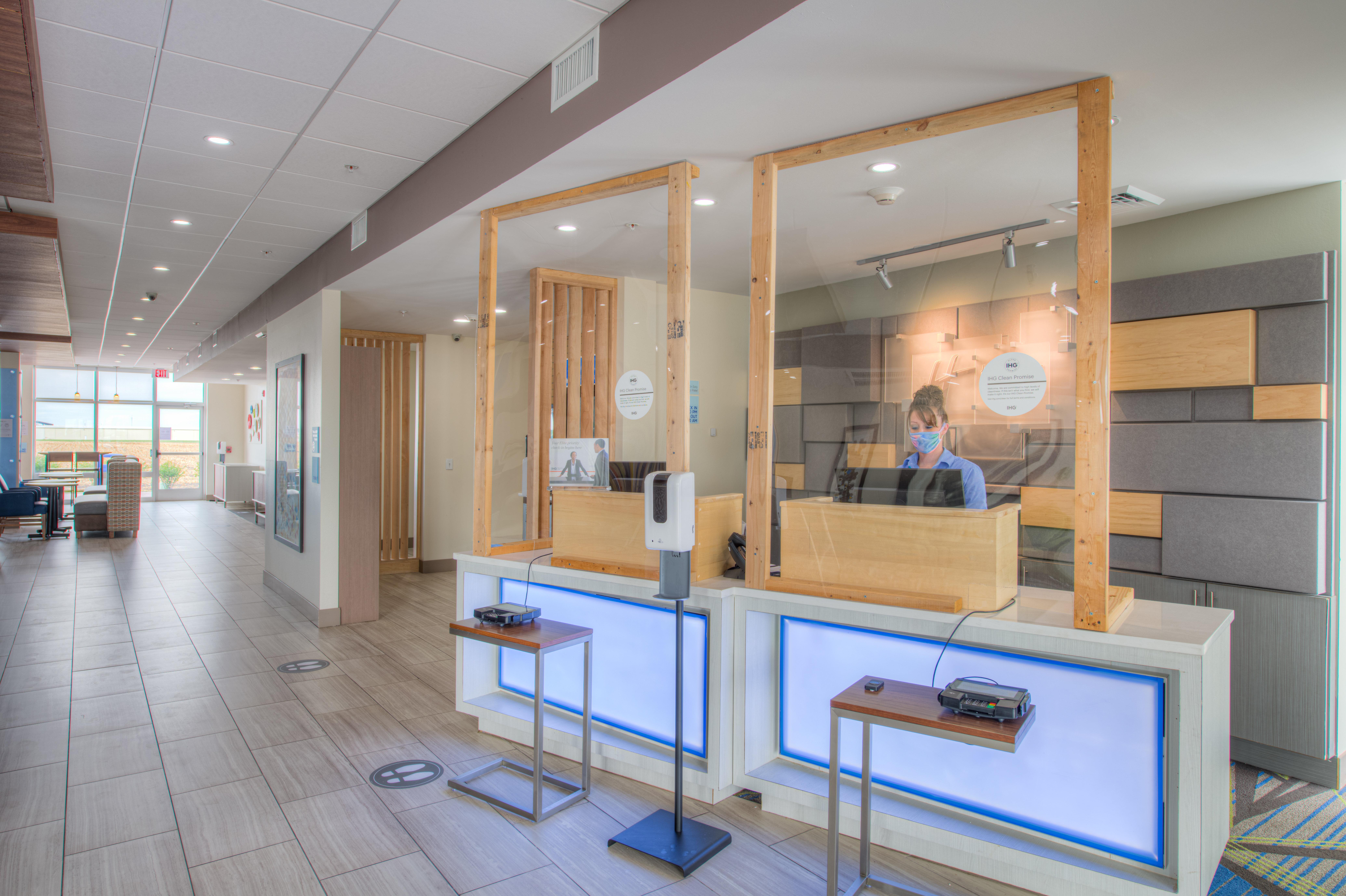 Holiday Inn Express & Suites - Remington By Ihg Exterior foto